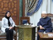 شيخ الأزهر لسفيرة البحرين: نفخر بالمرأة العربية حينما تتقلد الأدوار القيادية والمرموقة
