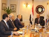 وزير قطاع الأعمال يبحث مع رئيس "ألومنيوم البحرين" تعزيز التعاون المشترك
