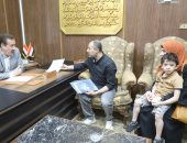 محافظ المنوفية يلتقى الطفل "مالك" مريض ضمور العضلات ويوجه بتقديم الدعم