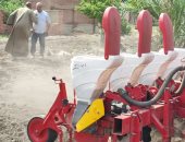 "زراعة الغربية" تطبق تجربة زراعة القطن ومتابعته حتى جمعه آليا.. وكيل وزارة الزراعة: استخدمنا صنف جيزة 94 وزراعته بالميكنة "البلنتر".. ويؤكد: تستخدم 8 كيلو بذرة لزراعة الفدان الواحد أقل من الزراعة العادية.. صور