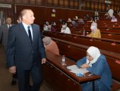 رئيس جامعة المنصورة يتفقد الامتحانات بكليات العلوم والحاسبات والتجارة
