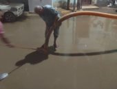 سحب تجمعات مياه الأمطار فى أبو قرقاص وفتح الطرق وصيانة الأعطال ببنى مزار