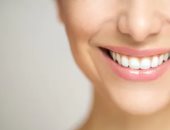 وصفات طبيعية لتبييض الأسنان.. أبرزها الزيوت الطبيعية والفواكه