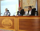 محافظ كفر الشيخ يناقش الخطة الاستثمارية ويوجه بسرعة الانتهاء من تنفيذ المشروعات