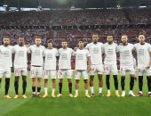 لاعبو إشبيلية يدعمون سيرجيو ريكو قبل مباراة روما فى نهائي الدوري الأوروبي