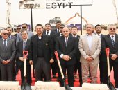 وزير الصناعة يضع حجر أساس أولى مراحل مصنع الضفائر الكهربائية للسيارات