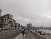 أمطار خفيفة وموجة حارة ترابية فى الإسكندرية.. صور