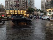 أمطار غزيرة شرق الإسكندرية يصاحبها رياح محملة بالرمال والأتربة.. صور