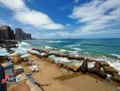 انكسار الموجة الخماسينية الحارة وانخفاض الحرارة 5 درجات بالإسكندرية.. نشاط فى حركة الرياح وارتفاع الأمواج.. "السياحة والمصايف" ترفع الرايات الحمراء على الشواطئ الغربية.. وتؤكد: نسبة الإشغال 15%.. صور