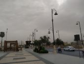 هطول خفيف للأمطار بمدينة الأقصر وسط انتشار غيوم كثيفة فى السماء.. صور