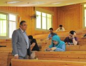 رئيس جامعة كفر الشيخ يتفقد سير امتحانات الفصل الدراسى الثانى