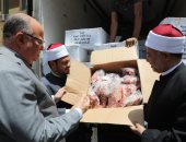 محافظ القاهرة يشرف على تسليم 2 طن من لحوم صكوك الإطعام .. صور