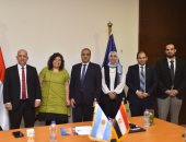رئيس هيئة الدواء المصرية يلتقى وزيرة صحة الأرجنتين بالمؤتمر الأفريقى الطبى