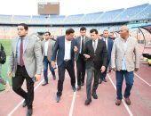 وزير الرياضة يؤازر لاعبي المنتخب الوطني والجهاز الفني قببل المباراة الهامة بتصفيات أمم أفريقيا