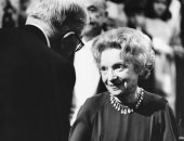 نوبل تتذكر نيلى زاكس.. تسلمت الجائزة الشهيرة تزامنا مع عيد ميلادها الـ75