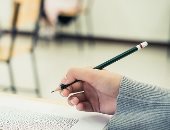 4 ألوان جاذبة للطاقة الإيجابية.. ممكن تلبسها وأنت رايح الامتحان