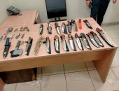 ضبط 3 ركاب بمطار القاهرة بحوزتهم مخدرات وراكبين حاولا تهريب أسلحة بيضاء.. صور 