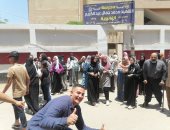 فرحة طلاب الثانوية العامة بالمحافظات.. سعادة بين طلاب جنوب سيناء بعد أول أيام امتحانات الثانوية العامة.. وطلاب أسوان: الامتحان سهل وتجربة لإزالة الرهبة عن باقى مواد المجموع.. وغياب 153 طالبا فى كفر الشيخ.. صور