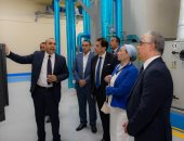 وزيرة البيئة ورئيس المنطقة الاقتصادية يتفقدان أول مصنع للأدوية صديق للبيئة