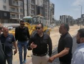 رئيس جهاز "دمياط الجديدة" يتفقد أعمال رصف الطرق وتنسيق الموقع بمشروع جنة 