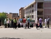 بدء خروج طلبة الثانوية العامة بعد أداء الامتحان بمادتى الدين والتربية الوطنية
