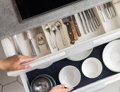 أفضل الأدوات لتنظيم أدراج مطبخك.. من الأرفف القابلة للتعديل لمنظم التوابل