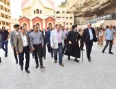 محافظ أسيوط وسفراء الاتحاد الأوروبى يزورون دير العذراء مريم