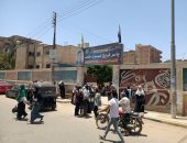 بدء توافد طلاب الثانوية العامة بالمنوفية على لجان لأداء امتحان العربى 