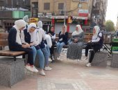 مراجعات نهائية لطلاب الثانوية العامة أمام اللجان بأسوان قبل امتحان العربى.. صور 