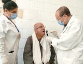 توقيع الكشف الطبى على 1574 حالة خلال قافلة علاجية بقرية دير أبوحنس بالمنيا