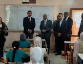 سفير السودان ومدير تعليم الجيزة يتفقدان امتحانات شهادة الأساس السودانية