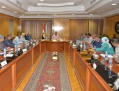 محافظ أسيوط يوجه بمتابعة فتح منافذ توفير السلع الغذائية بمناسبة عيد الأضحى