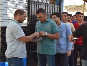 الثانوية العامة.. انتظام دخول الطلاب لأداء امتحان اللغة الأجنبية الثانية.. توزيع زجاجات مياه فى أسوان.. وتفتيش على أدوات الغش بالغربية.. ومحافظ مطروح: توفير سبل الراحة والمناخ الملائم للطلاب والملاحظين
