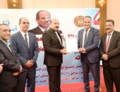 محافظ أسوان يفتتح ملتقى توظيفى لتوفير 450 فرصة عمل للشباب.. صور