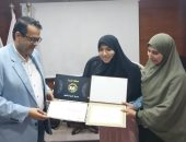 تكريم الطالبة ملك وليد لحصولها على المركز الخامس بمسابقة الأزهر