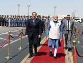 مدبولى يستقبل رئيس الوزراء الهندى والوفد المرافق له بمطار القاهرة