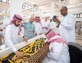 ضيوف برنامج خادم الحرمين الشريفين يزورون "مجمع الملك عبد العزيز لكسوة الكعبة"