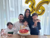 ميسي يحتفل بعيد ميلاده الـ 36 رفقة زوجته وأولاده