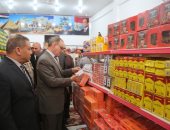 محافظ كفر الشيخ يفتتح الفرع الدائم للمواد الغذائية في بيلا بأسعار مخفضة