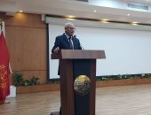 محافظ بورسعيد يهنئ عاملات النظافة وموظفى الأمن بالديوان العام بعيد الأضحى