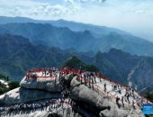  ارتفاع 2154.9 متر.. مغامرات تسلق الجبال فى الصين