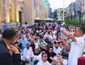 بتكبيرات العيد.. توافد آلاف المواطنين على مسجد الحسين لأداء صلاة عيد الأضحى (صور)