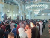 أهالى الخارجة يؤدون صلاة عيد الأضحى بالمجمع الإسلامى الكبير وسط أجواء من الفرحة