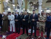 محافظ القليوبية ومدير الأمن يؤديان صلاة عيد الأضحى بمسجد ناصر ببنها