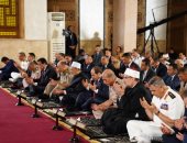 الرئيس السيسى يؤدى صلاة العيد بمسجد القوات الجوية.. ويتبادل التهانى مع الزعماء