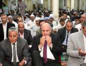 محافظ قنا يؤدى صلاة عيد الأضحى المبارك بمسجد سيدى عبد الرحيم القنائى