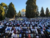 آلاف الفلسطينيين يؤدون صلاة عيد الأضحى بالمسجد الأقصى.. فيديو وصور