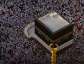 يوم "القر".. اليوم أول أيام التشريق وغدا طواف الوداع للمتعجلين.. استعدادات مكثفة بالحرم وغسله 10 مرات يوميا.. استقبال الحجاج بالمصاحف ومياه زمزم.. "الحج": 111 ألف حاج وحاجة يتلقون خدمات علاجية فى مكة والمدينة