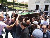 أسرة المخرج إيهاب أبو زيد تؤدى صلاة الجنازة على جثمانه بحضور الإعلاميين