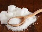 ماذا يحدث لجسمك عند تقليل السكر؟ وما الكمية الموصى بها يوميًا؟